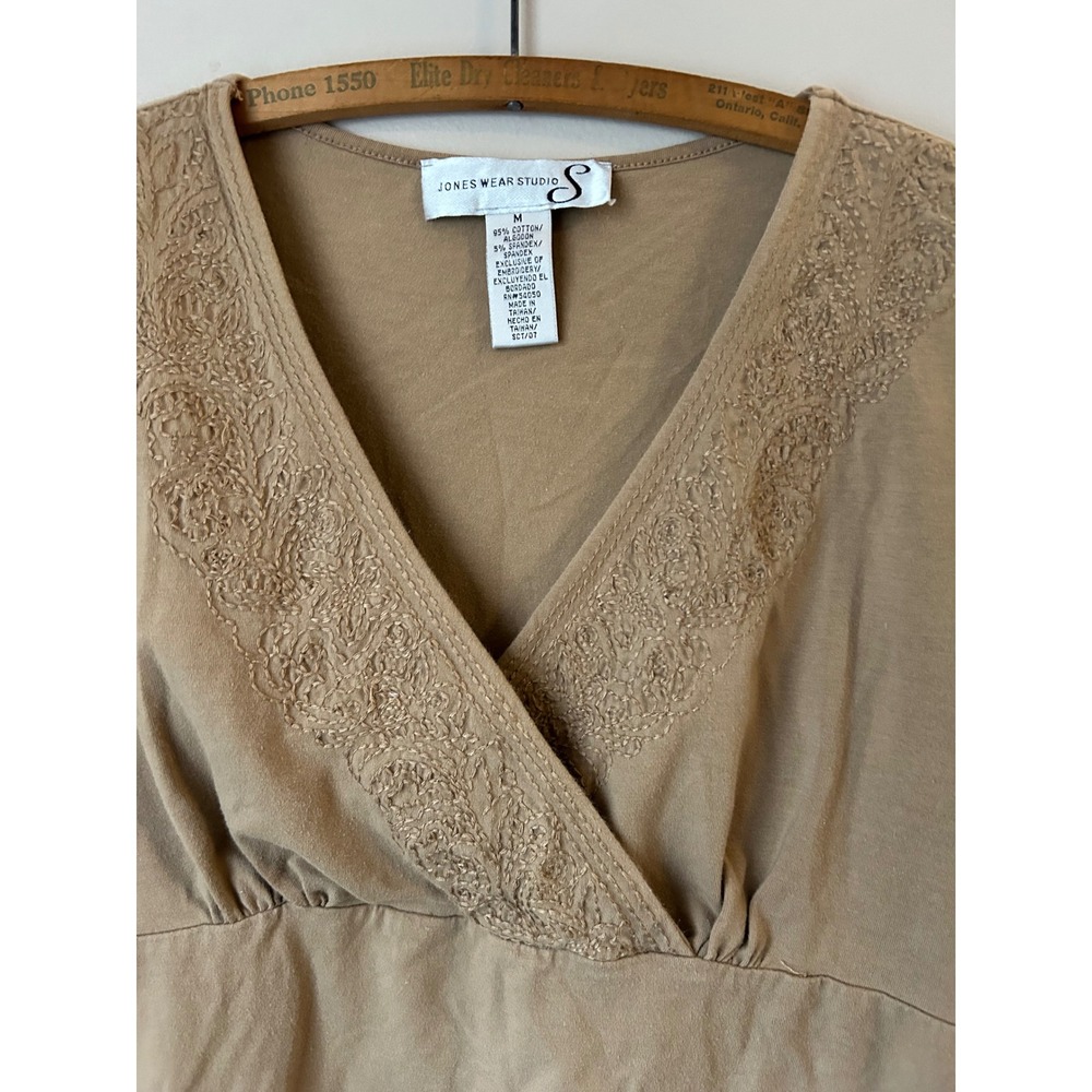 y2k Jones Wear Studio Beige‎ Embroidered V Neck Size M 90s Normcore Babydoll - Picture 2 of 8